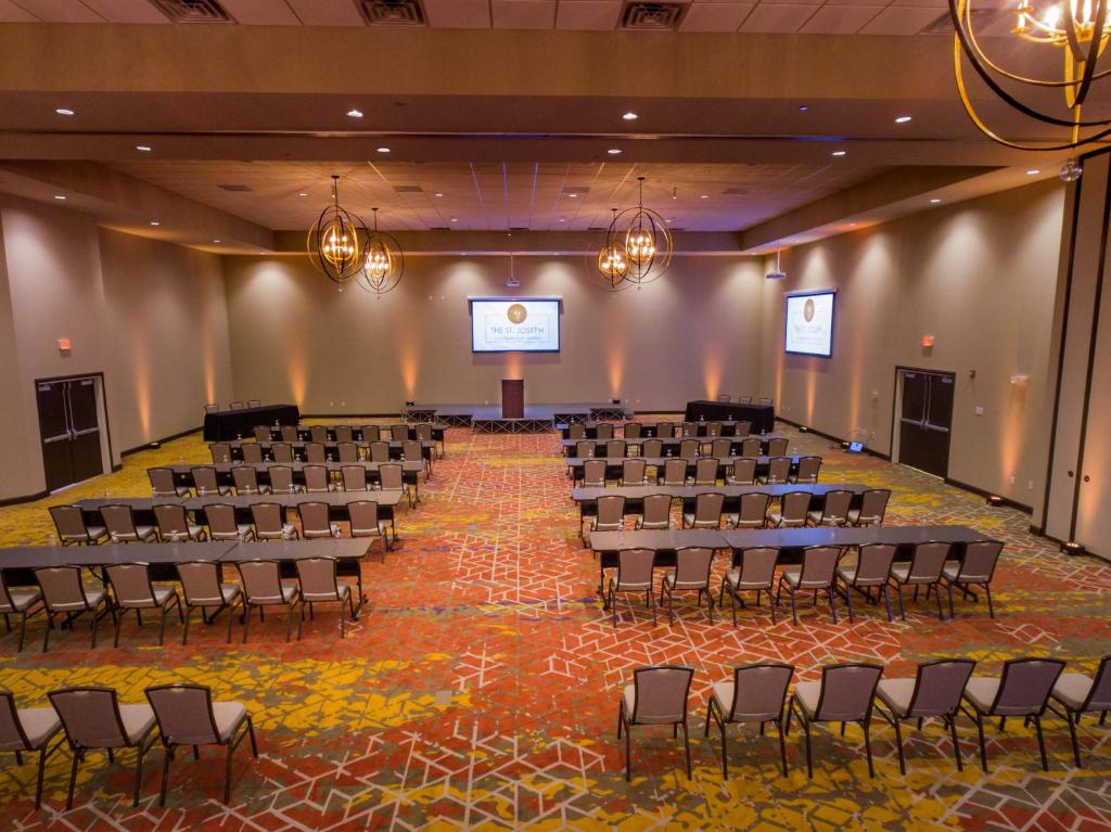 Holiday Inn Mishawaka an IHG Hotel - image 4