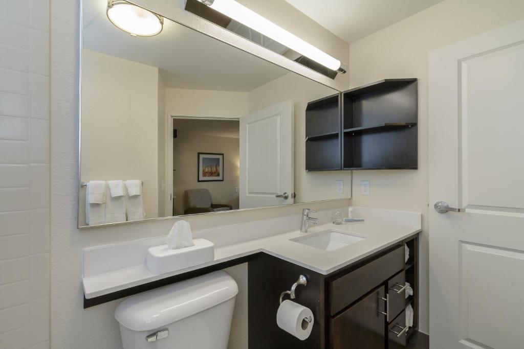 Candlewood Suites Mishawaka an IHG Hotel - image 4