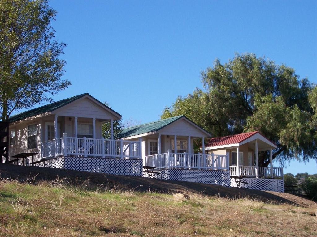 Rancho Oso Studio Cabin 3 - image 2