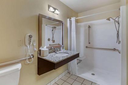 Comfort Inn University - image 12