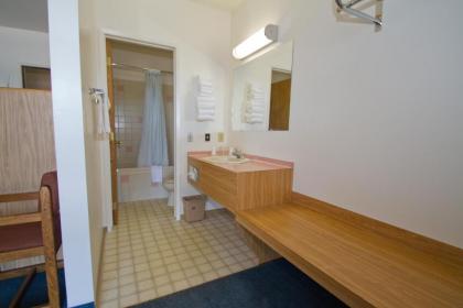 Brooks St. Motor Inn - image 2