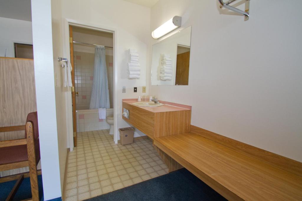 Brooks St. Motor Inn - image 2