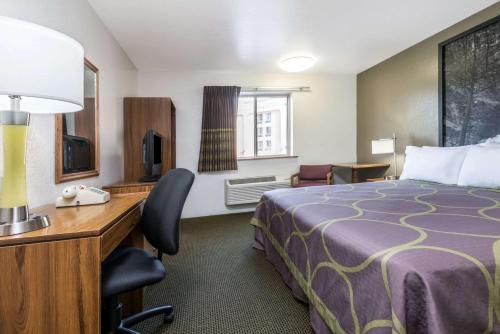 Super 8 by Wyndham Missoula/Reserve St. - image 5
