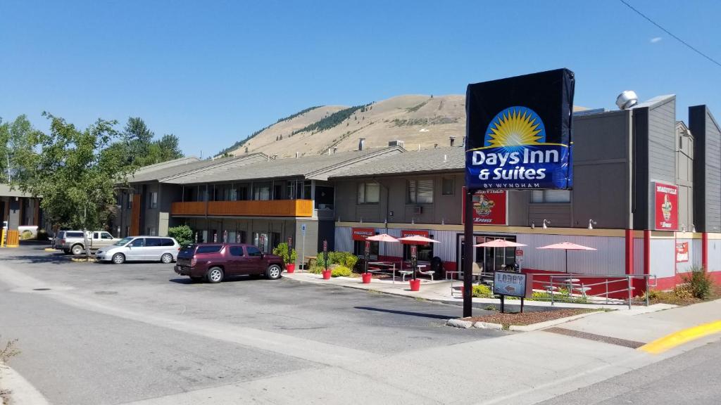 Days Inn and Suites by Wyndham Downtown Missoula-University - main image