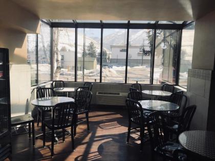 Days Inn and Suites by Wyndham Downtown Missoula-University - image 4