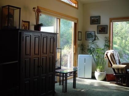 Blue Mountain Bed and Breakfast - image 9