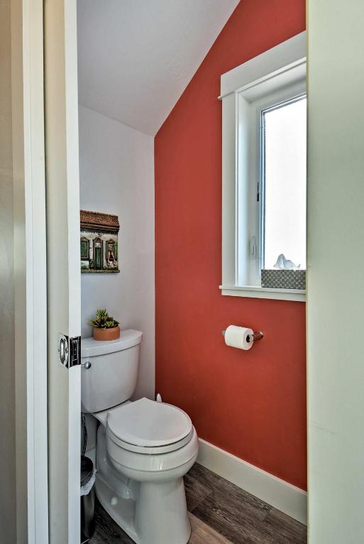 Modern Missoula Townhome with Deck- 2 Mi to Downtown - image 5