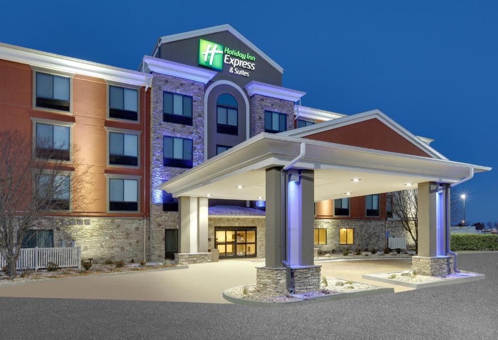 Holiday Inn Express & Suites Mitchell an IHG Hotel - main image