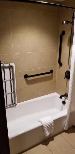 Best Western Plus Greenwell Inn - image 3