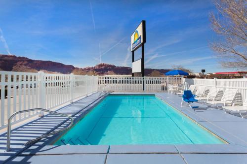 Days Inn by Wyndham Moab - image 5