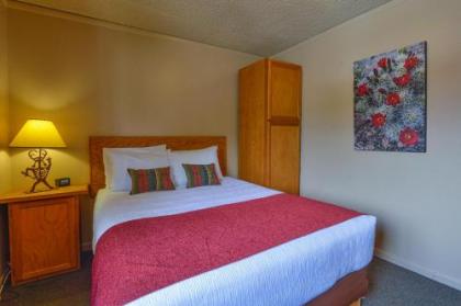 Rustic Inn - image 3