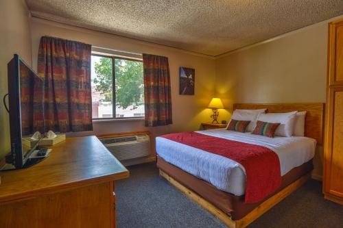 Rustic Inn - image 6