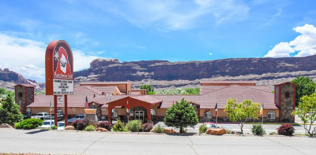 Aarchway Inn - main image