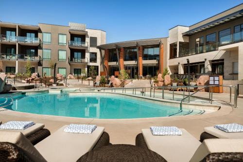 Hoodoo Moab Curio Collection By Hilton - image 3