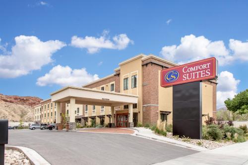 Comfort Suites Moab near Arches National Park - main image