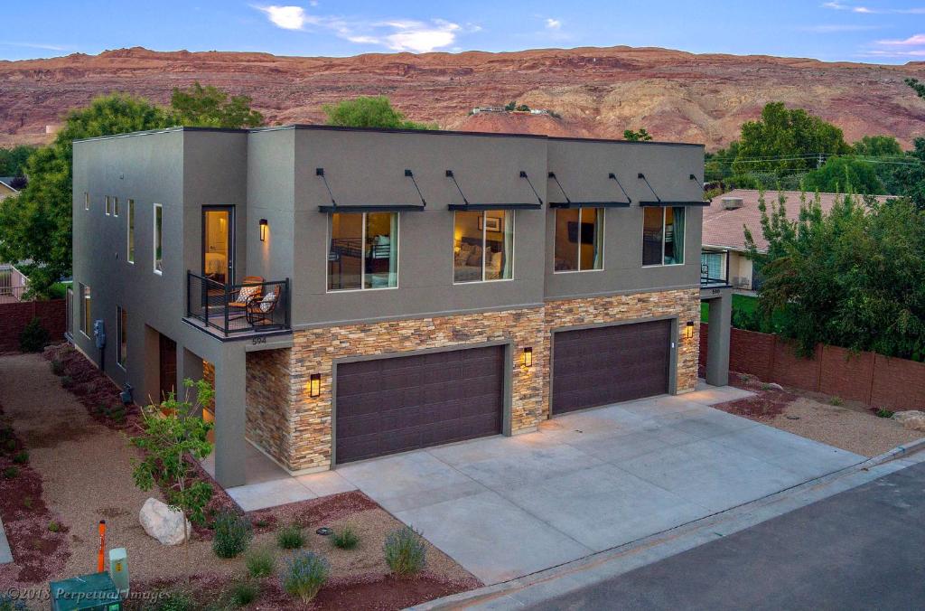 Sleeps 24 Pet Friendly 96 Hour Cancellation Policy Free Bikes - Entrada 590 and 594 - main image
