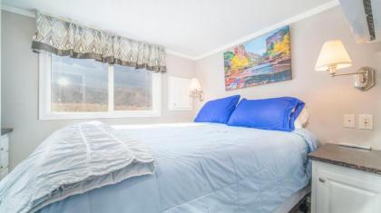 FunStays Glamping Tiny House w Loft Site 7 - image 35