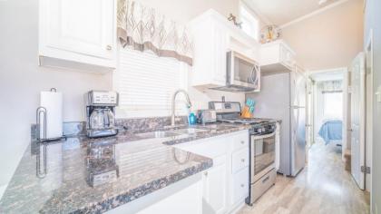 FunStays Glamping Tiny House w Loft Site 7 - image 37