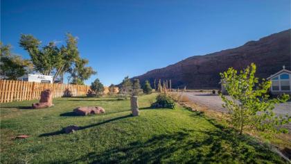 FunStays Glamping Tiny House w Loft Site 7 - image 32