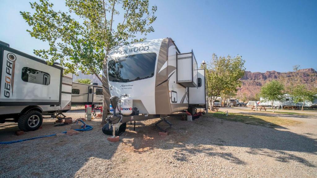 Outdoor Glamping Rockwood Trailer OK27 - main image