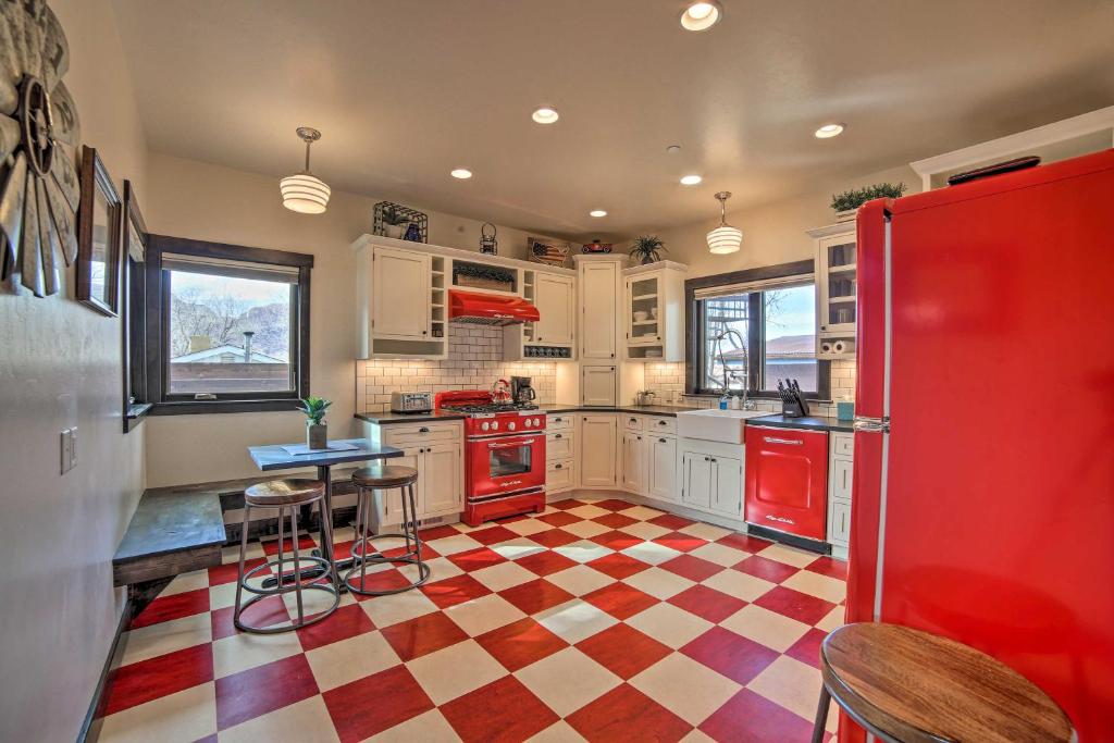 Moab Getaway with Ample Parking - Walk to Main Street - image 6