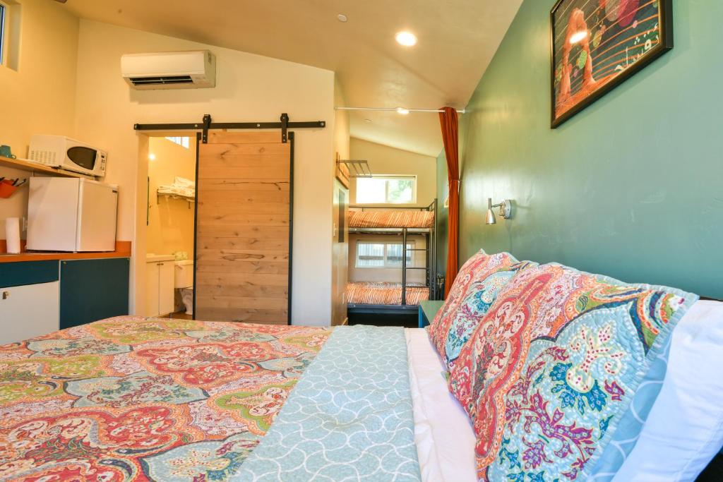 West 2 - Kokopelli West studio. Downtown Location - main image