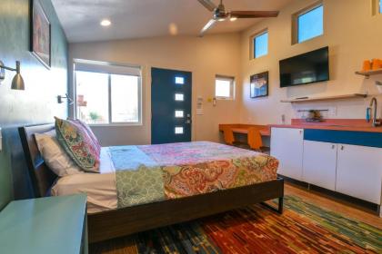 West 2 - Kokopelli West studio. Downtown Location - image 6