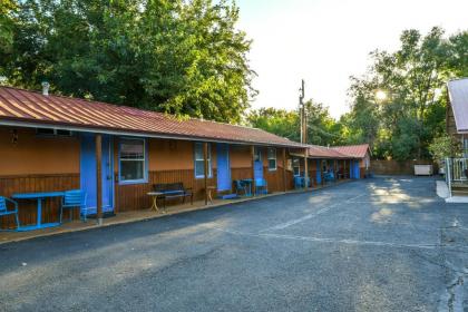 Lodge 3 - Downtown location. Studio with shared hot tub. Minutes to Arches N.P. - image 10