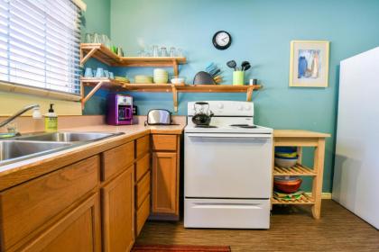 Inn 2   Downtown 1 bedroom unit sleeps 6 with shared hot tub Utah
