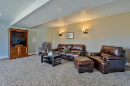 DV - Six bedroom home with private hot tub. Sleeps 22! - image 8