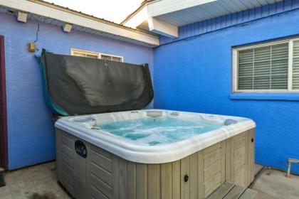 Inn 4   Downtown 1 bedroom unit sleeps 6 with shared hot tub moab