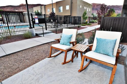 Pet Friendly 96 Hour Cancellation Charismatic Poolside Home with Free Bikes - Entrada 623 - image 2