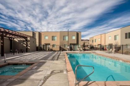 Pet Friendly Flexible 96 Hour Cancellation Stylish Interior Free Bikes Poolside - Entrada 635 - image 2