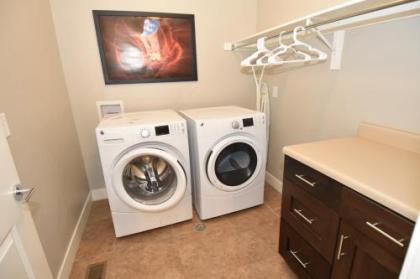 Pet Friendly Flexible 96 Hour Cancellation Stylish Interior Free Bikes Poolside - Entrada 635 - image 3