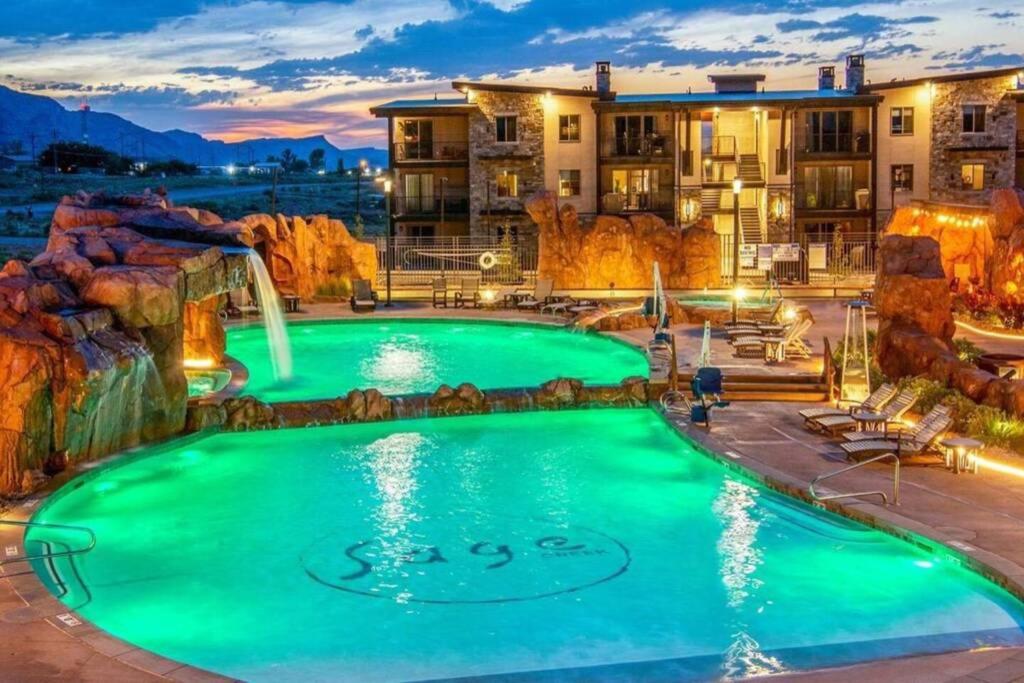 Robbers Hideout at Sage Creek with Heated Pool - main image