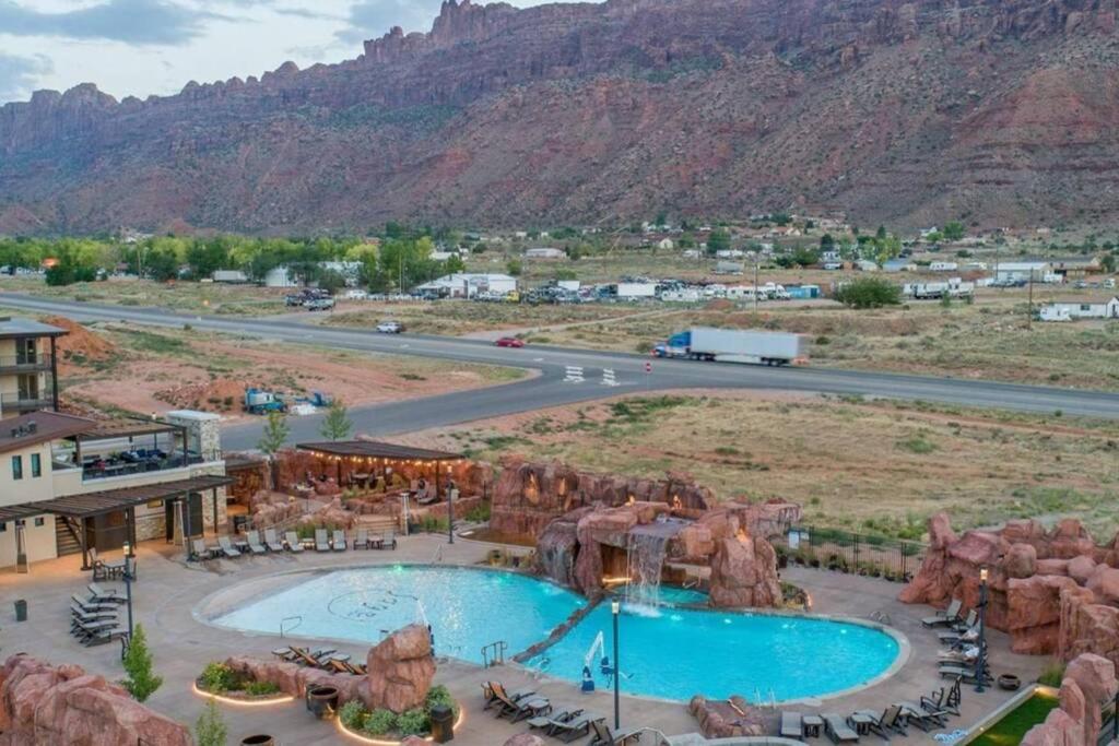 Delicate's Rest at Sage Creek with Heated Pool - image 2