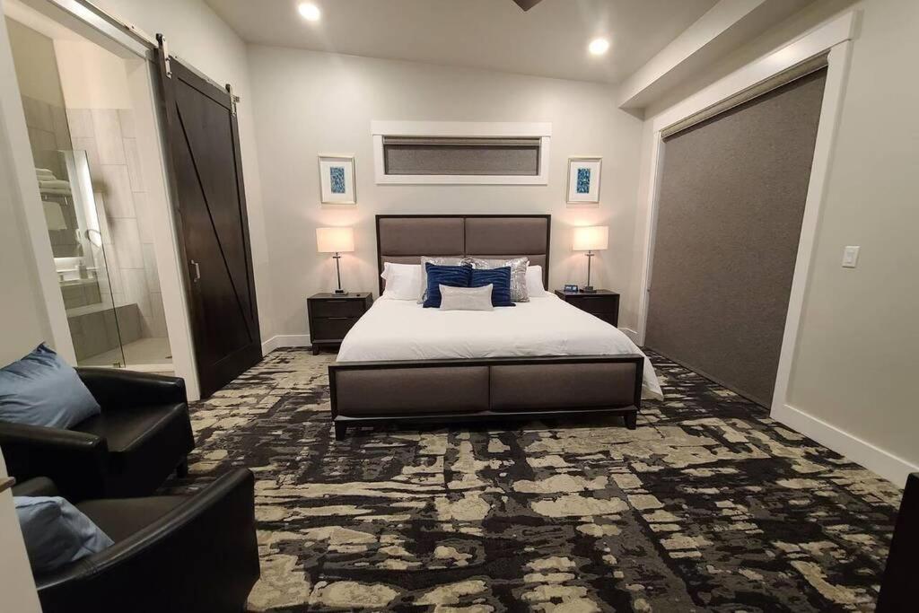 Fisher Towers' Hiatus at Sage Creek with Heated Pool - main image