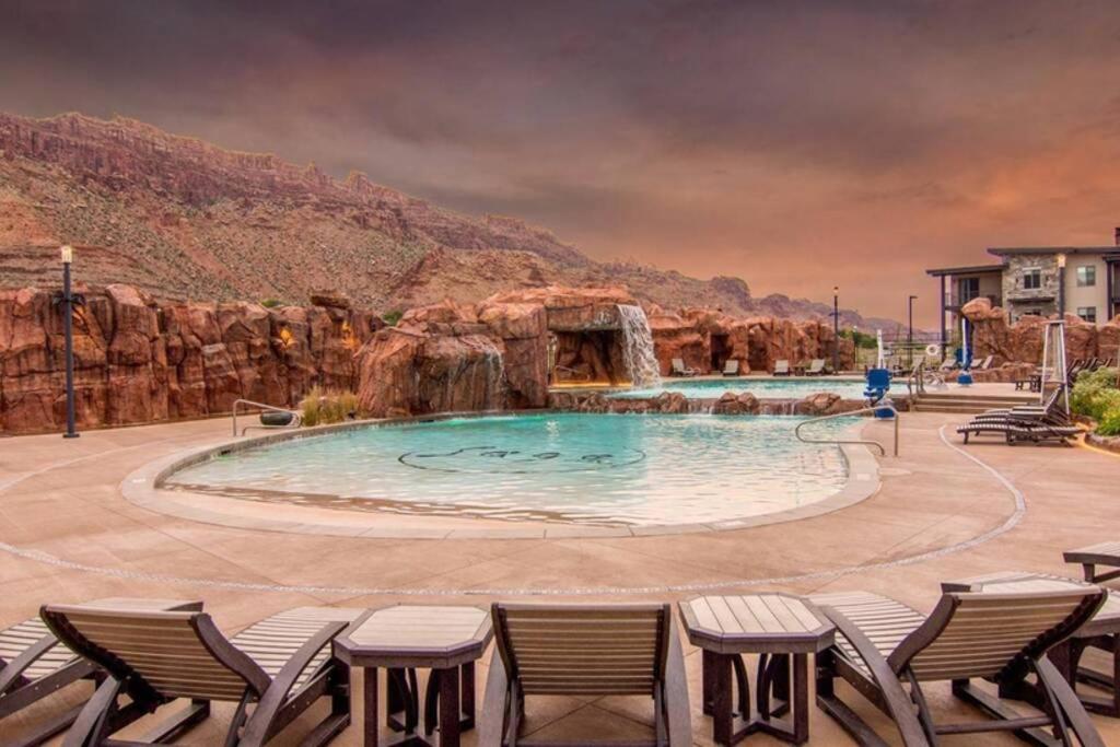 Sand Dune Oasis at Sage Creek with Heated Pool - image 3