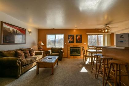 NEW LISTING 3418 Moab Golf Course sleeps 8 minutes from downtown - image 1