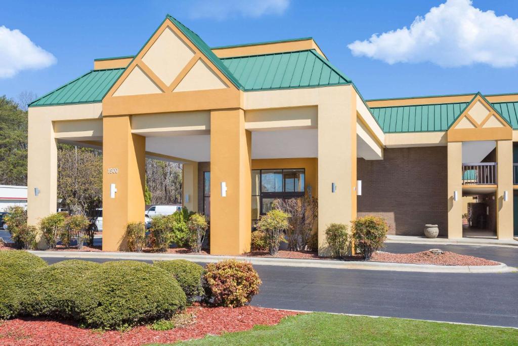 Days Inn by Wyndham Mocksville - main image