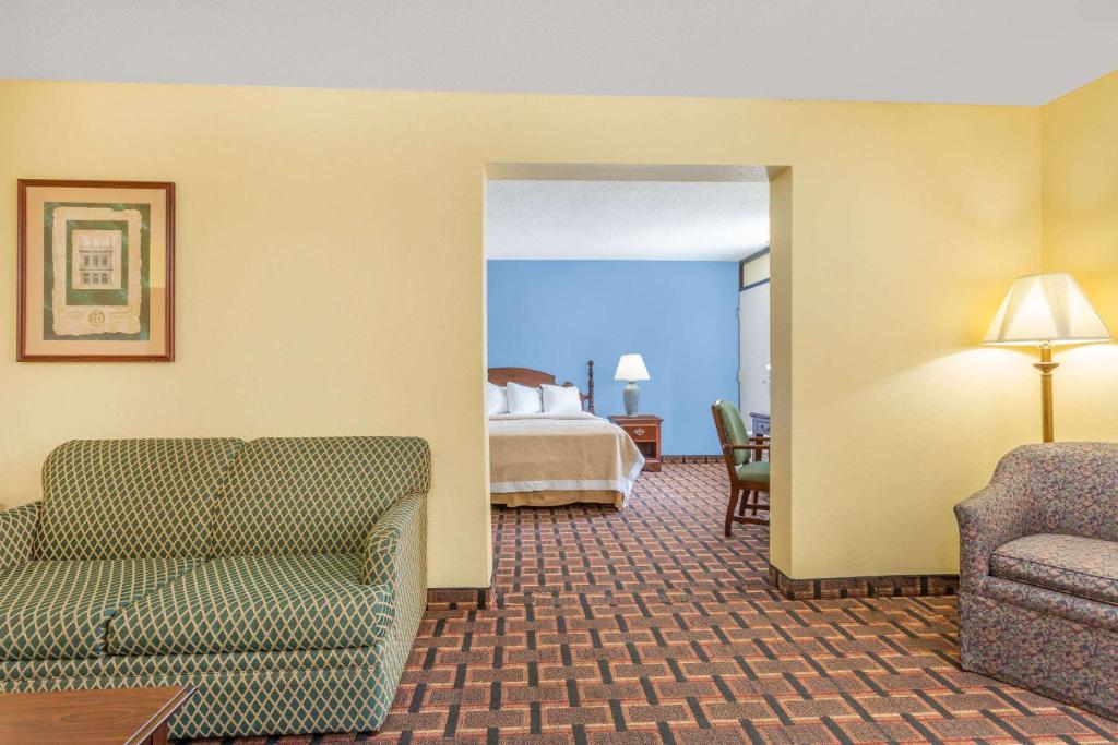 Days Inn by Wyndham Mocksville - image 3