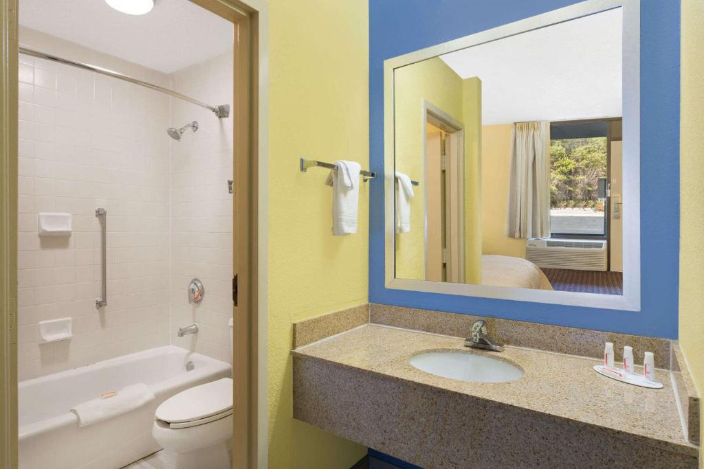 Days Inn by Wyndham Mocksville - image 4