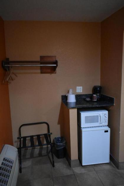 Apex Inn - image 10