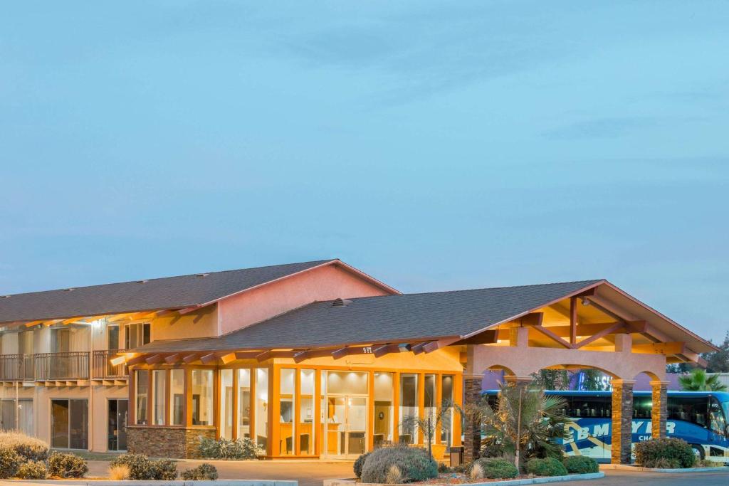 Days Inn by Wyndham Modesto - main image