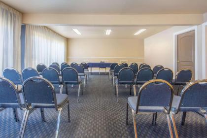 Days Inn by Wyndham Modesto - image 4
