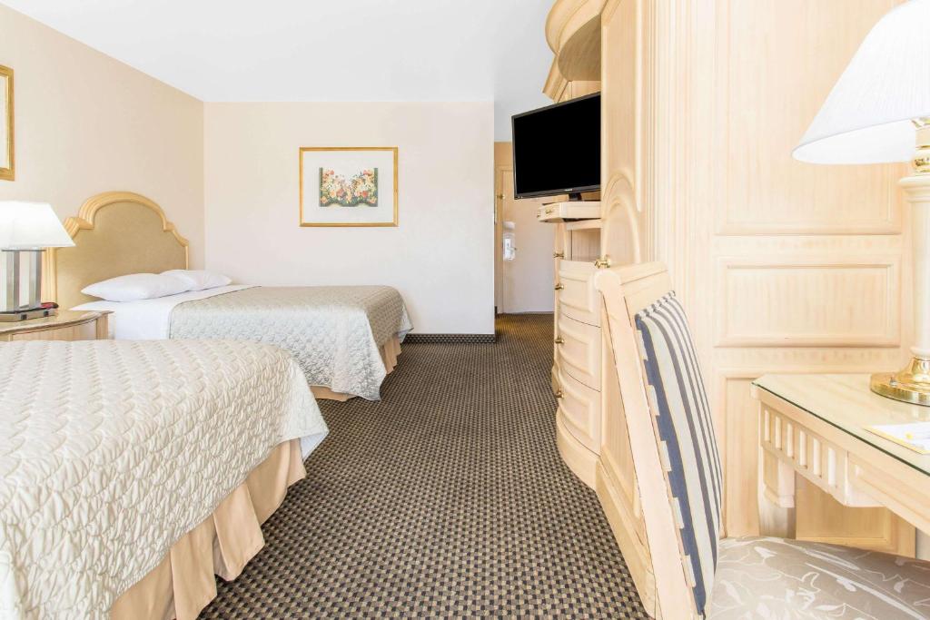 Days Inn by Wyndham Modesto - image 5