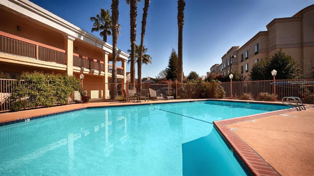 Best Western Palm Court Inn - image 4