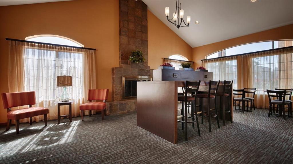 Best Western Palm Court Inn - image 6
