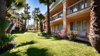 Best Western Palm Court Inn - image 8