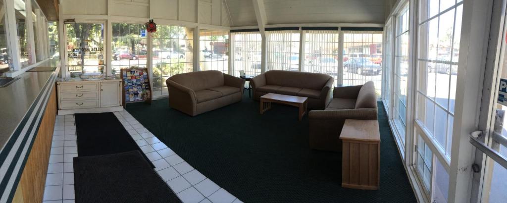 Discovery Inn - image 4